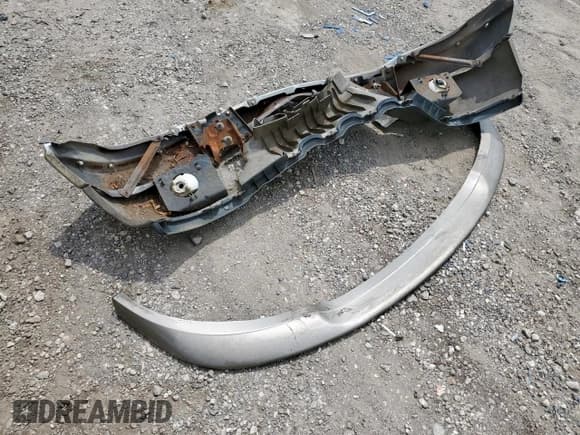 ✅ 2001 Ford Expedition Eddie Bauer • VIN: 1FMRU17L51LA66346 • Lot: 56854265. Listed on Copart with Not provided. Free auction sales archive from the USA and detailed vehicle history report at DreamBid. Image 12.