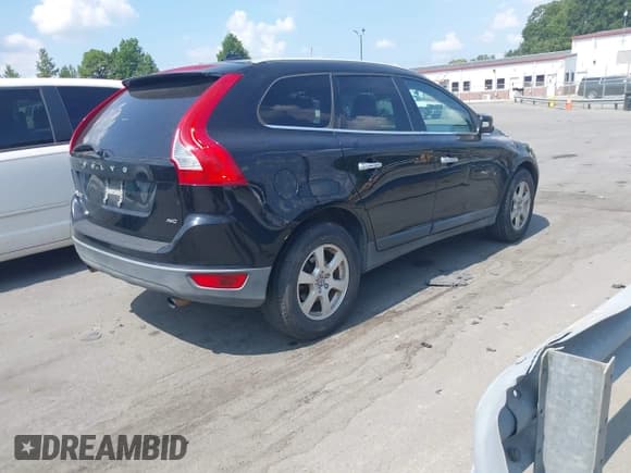 ✅ 2011 Volvo XC60 3.2L • VIN: YV4940DZ1B2189556 • Лот: 42869746. Опубликован ранее на IAAI с пробегом 195 914 миль. Бесплатный доступ к архиву аукционных продаж из США и подробный отчёт об истории автомобиля на DreamBid. Изображение 4.