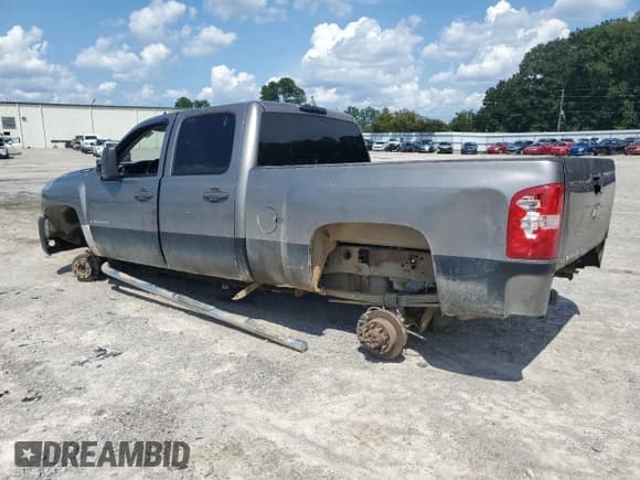 ✅ 2007 Chevrolet Silverado 2500HD 1LT • VIN: 1GCHC23697F559382 • Лот: 69272865. Опубликован ранее на Copart с пробегом 325 683 миль. Бесплатный доступ к архиву аукционных продаж из США и подробный отчёт об истории автомобиля на DreamBid. Изображение 2.