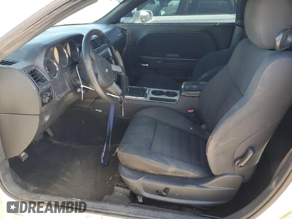 ✅ 2010 Dodge Challenger SE • VIN: 2B3CJ4DV0AH319453 • Lot: 85940654. Wystawiony na Copart z przebiegiem 239 518 mil. Bezpłatny archiwum sprzedaży aukcyjnych z USA i szczegółowy raport historii pojazdu na DreamBid. Zdjęcie 7.