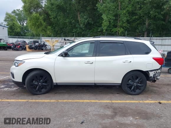 ✅ 2018 Nissan Pathfinder SL • VIN: 5N1DR2MM4JC641258 • Лот: 42828121. Опубликован ранее на IAAI с пробегом 137 987 миль. Бесплатный доступ к архиву аукционных продаж из США и подробный отчёт об истории автомобиля на DreamBid. Изображение 14.