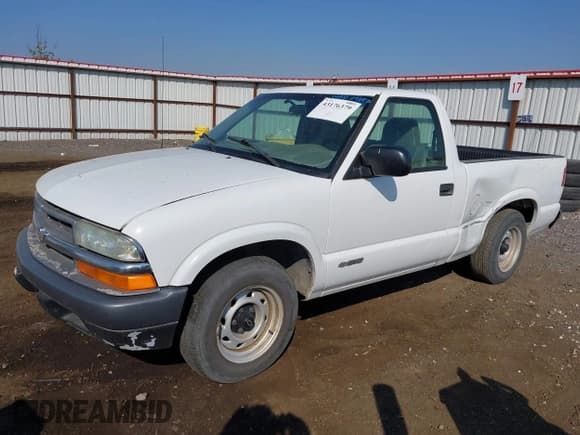 ✅ 2002 Chevrolet S-10 LS • VIN: 1GCCS145728233445 • Лот: 43176379. Опубликован ранее на IAAI с пробегом 300 871 миль. Бесплатный доступ к архиву аукционных продаж из США и подробный отчёт об истории автомобиля на DreamBid. Изображение 2.