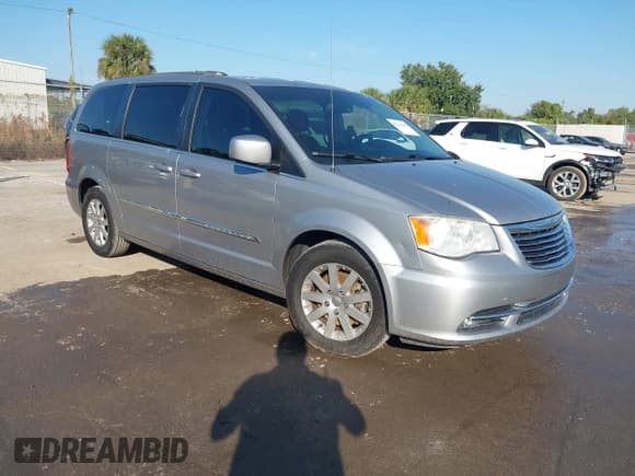 ✅ 2015 Chrysler Town & Country Touring • VIN: 2C4RC1BG9FR545823 • Лот: 43761443. Опубликован ранее на IAAI с пробегом 201 900 миль. Бесплатный доступ к архиву аукционных продаж из США и подробный отчёт об истории автомобиля на DreamBid. Изображение 1.