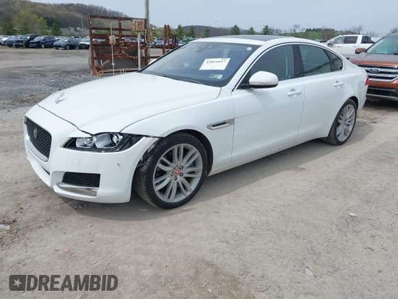 ✅ 2016 Jaguar XF 35t Prestige • VIN: SAJBK4BV4GCY21695 • Lot: 42011617. Wystawiony na IAAI z przebiegiem 91 325 mil. Bezpłatny archiwum sprzedaży aukcyjnych z USA i szczegółowy raport historii pojazdu na DreamBid. Zdjęcie 17.