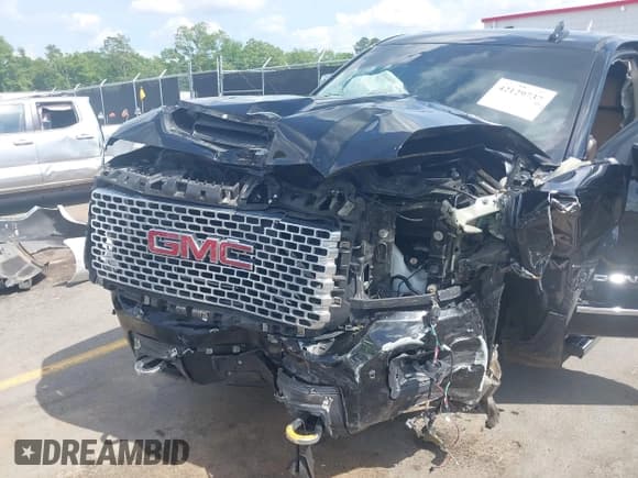 ✅ 2017 GMC Sierra 2500HD Denali • VIN: 1GT12UEY8HF213646 • Лот: 42129737. Опубликован ранее на IAAI с пробегом 82 369 миль. Бесплатный доступ к архиву аукционных продаж из США и подробный отчёт об истории автомобиля на DreamBid. Изображение 6.