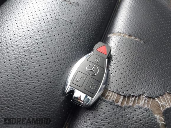 ✅ 2019 Mercedes-Benz GLC 300 • VIN: WDC0G4JB8KF563939 • Lot: 42284360. Listed on IAAI with 114,146 mi. Free auction sales archive from the USA and detailed vehicle history report at DreamBid. Image 11.