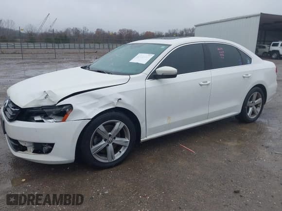 ✅ 2013 Volkswagen Passat SE • VIN: 1VWBH7A38DC132699 • Лот: 43750347. Опубликован ранее на IAAI с пробегом 167 798 миль. Бесплатный доступ к архиву аукционных продаж из США и подробный отчёт об истории автомобиля на DreamBid. Изображение 2.