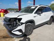 ✅ 2024 Volkswagen Taos S • VIN: 3VV5X7B25RM107226 • Lot: 43540598. Wystawiony na IAAI z przebiegiem 13 156 mil. Bezpłatny archiwum sprzedaży aukcyjnych z USA i szczegółowy raport historii pojazdu na DreamBid. Zdjęcie 2.