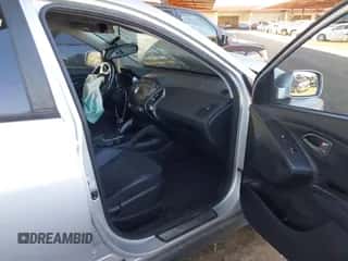 2015 Hyundai Tucson SE with VIN KM8JU3AG9FU988060, listed as a IAAI auction lot 43597545 with Not provided miles and . Bid and sale history available at DreamBid. Image 5.