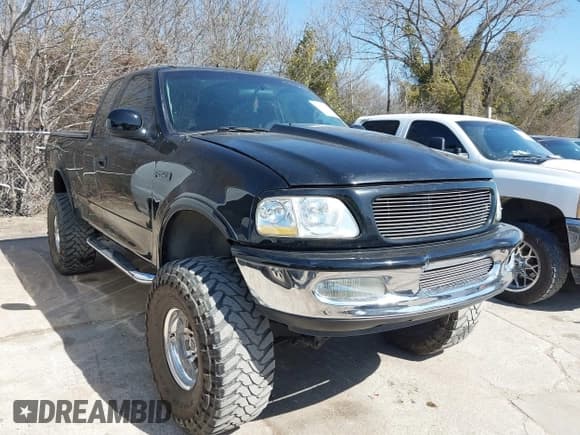 ✅ 1998 Ford F-250 • VIN: 1FTPX28L7WNA79621 • Lot: 41783554. Listed on IAAI with 254,342 mi. Free auction sales archive from the USA and detailed vehicle history report at DreamBid. Image 1.