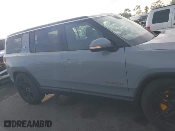 ✅ 2023 Rivian R1S Adventure • VIN: 7PDSGABA0PN019590 • Lot: 43838169. Wystawiony na IAAI z przebiegiem 173 mil. Bezpłatny archiwum sprzedaży aukcyjnych z USA i szczegółowy raport historii pojazdu na DreamBid. Zdjęcie 13.