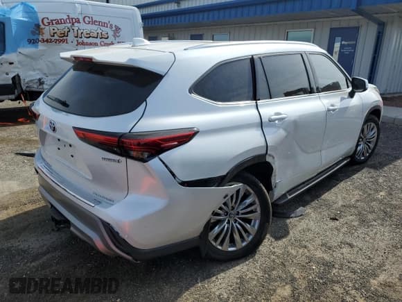 ✅ 2023 Toyota Highlander Hybrid Platinum • VIN: 5TDEBRCH3PS591759 • Lot: 57351165. Listed on Copart with 22,482 mi. Free auction sales archive from the USA and detailed vehicle history report at DreamBid. Image 3.