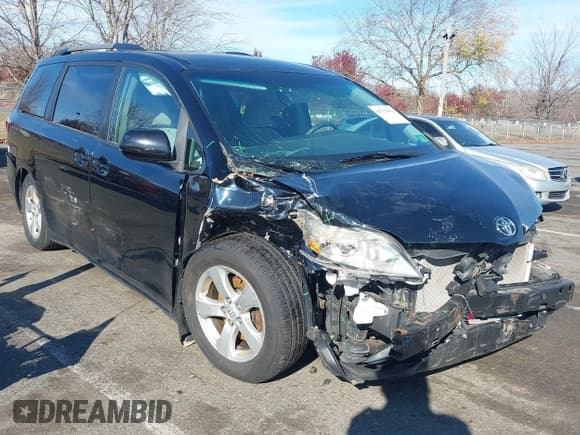 ✅ 2016 Toyota Sienna LE • VIN: 5TDKK3DC6GS725084 • Lot: 43713814. Listed on IAAI with 102,910 mi. Free auction sales archive from the USA and detailed vehicle history report at DreamBid. Image 1.
