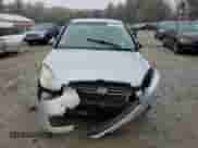 2009 Hyundai Accent Auto GLS z VIN KMHCN46C89U346936, wystawiony jako Copart lot #77882294 z przebiegiem 118 058 mil mil oraz Czysty tytuł • Clean title. Historia ofert i sprzedaży dostępna na DreamBid. Obrazek 5.