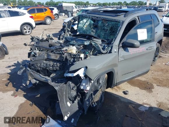 ✅ 2019 Jeep Cherokee Altitude • VIN: 1C4PJLLX8KD343253 • Lot: 42443842. Wystawiony na IAAI z przebiegiem Nie podano. Bezpłatny archiwum sprzedaży aukcyjnych z USA i szczegółowy raport historii pojazdu na DreamBid. Zdjęcie 6.