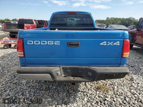 1998 Dodge Dakota SLT z VIN 1B7GG22X9WS546518, wystawiony jako Copart lot #70364105 z przebiegiem 144 184 mil mil oraz Szkoda całkowita • Salvage title. Historia ofert i sprzedaży dostępna na DreamBid. Obrazek 6.