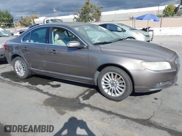 ✅ 2008 Volvo S80 3.2L • VIN: YV1AS982081064869 • Lot: 43640994. Listed on IAAI with 132,409 mi. Free auction sales archive from the USA and detailed vehicle history report at DreamBid. Image 1.