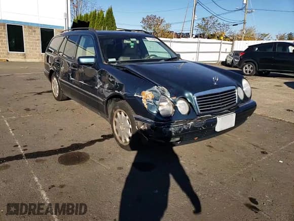 ✅ 1999 Mercedes-Benz E 320 • VIN: WDBJH82F4XX026758 • Lot: 76740804. Listed on Copart with 136,782 mi. Free auction sales archive from the USA and detailed vehicle history report at DreamBid. Image 11.