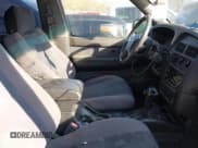 ✅ 2000 Nissan Pathfinder XE • VIN: JN8AR07Y3YW440958 • Lot: 41746129. Wystawiony na IAAI z przebiegiem Nie podano. Bezpłatny archiwum sprzedaży aukcyjnych z USA i szczegółowy raport historii pojazdu na DreamBid. Zdjęcie 5.