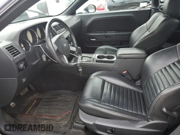 ✅ 2010 Dodge Challenger R/T Classic • VIN: 2B3CJ5DT6AH296877 • Lot: 72045134. Wystawiony na Copart z przebiegiem 58 647 mil. Bezpłatny archiwum sprzedaży aukcyjnych z USA i szczegółowy raport historii pojazdu na DreamBid. Zdjęcie 7.