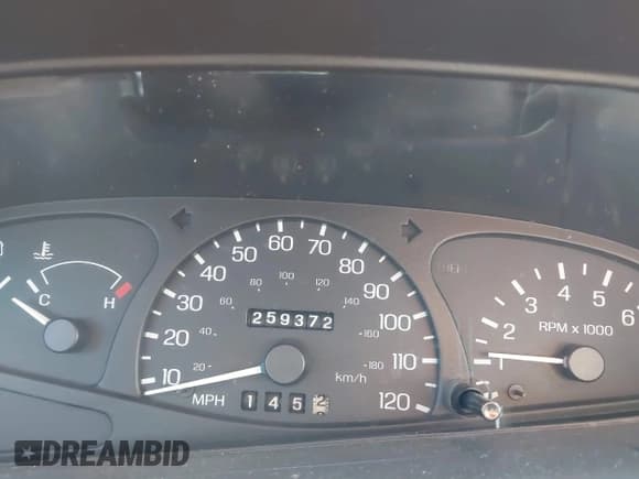 ✅ 1999 Ford Escort Cool • VIN: 3FAKP1134XR171885 • Lot: 43826585. Wystawiony na IAAI z przebiegiem 259 372 mil. Bezpłatny archiwum sprzedaży aukcyjnych z USA i szczegółowy raport historii pojazdu na DreamBid. Zdjęcie 7.