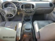 ✅ 2002 Toyota Sequoia Limited • VIN: 5TDBT48A62S113763 • Lot: 88865635. Wystawiony na Copart z przebiegiem 213 716 mil. Bezpłatny archiwum sprzedaży aukcyjnych z USA i szczegółowy raport historii pojazdu na DreamBid. Zdjęcie 8.