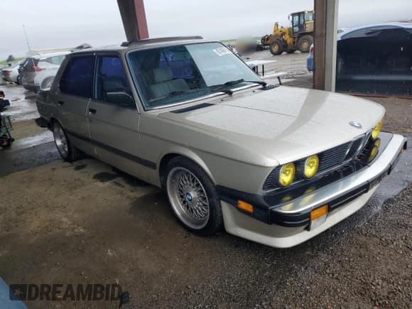 ✅ 1988 BMW 5 Series 535i • VIN: WBADC8407J3261205 • Лот: 87406714. Опубликован ранее на Copart с пробегом 45 211 миль. Бесплатный доступ к архиву аукционных продаж из США и подробный отчёт об истории автомобиля на DreamBid. Изображение 4.
