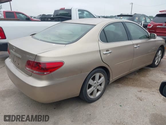 ✅ 2005 Lexus ES 350 • VIN: JTHBA30G555131194 • Lot: 42324746. Listed on IAAI with 300,471 mi. Free auction sales archive from the USA and detailed vehicle history report at DreamBid. Image 4.