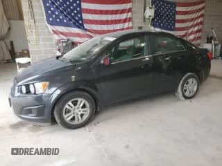✅ 2015 Chevrolet Sonic LT • VIN: 1G1JC5SB5F4132270 • Lot: 51223175. Wystawiony na Copart z przebiegiem 138 644 mil. Bezpłatny archiwum sprzedaży aukcyjnych z USA i szczegółowy raport historii pojazdu na DreamBid. Zdjęcie 1.