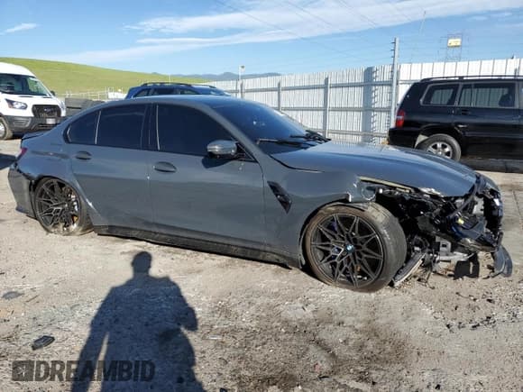 ✅ 2024 BMW M3 Competition • VIN: WBS33AY00RFS47665 • Лот: 59802335. Опубликован ранее на Copart с пробегом 13 482 миль. Бесплатный доступ к архиву аукционных продаж из США и подробный отчёт об истории автомобиля на DreamBid. Изображение 4.