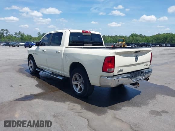 ✅ 2010 Dodge 1500 SLT • VIN: 1D7RV1CT7AS227072 • Lot: 42061389. Wystawiony na IAAI z przebiegiem 221 468 mil. Bezpłatny archiwum sprzedaży aukcyjnych z USA i szczegółowy raport historii pojazdu na DreamBid. Zdjęcie 3.