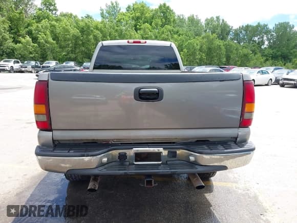 ✅ 2002 GMC Sierra 2500HD SLE • VIN: 1GTHK23U52F245951 • Лот: 42308897. Опубликован ранее на IAAI с пробегом 374 050 миль. Бесплатный доступ к архиву аукционных продаж из США и подробный отчёт об истории автомобиля на DreamBid. Изображение 16.