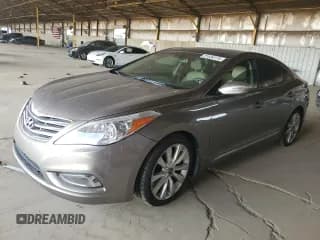 ✅ 2013 Hyundai Azera • VIN: KMHFH4JG0DA204539 • Лот: 81634175. Опубликован ранее на Copart с пробегом 93 069 миль. Бесплатный доступ к архиву аукционных продаж из США и подробный отчёт об истории автомобиля на DreamBid. Изображение 1.