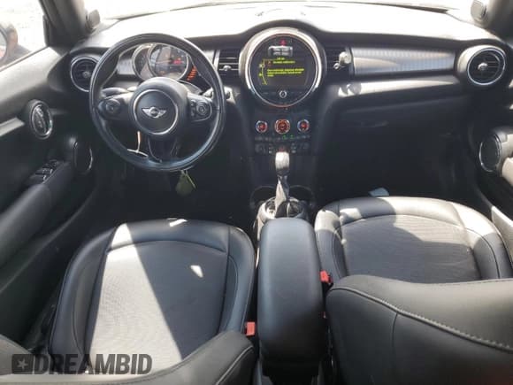 ✅ 2016 MINI Convertible • VIN: WMWWG5C54G3C19062 • Lot: 53077555. Wystawiony na Copart z przebiegiem 66 686 mil. Bezpłatny archiwum sprzedaży aukcyjnych z USA i szczegółowy raport historii pojazdu na DreamBid. Zdjęcie 8.