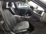 ✅ 2016 BMW 3 Series 320i xDrive • VIN: WBA8E5G5XGNT94457 • Lot: 86111195. Wystawiony na Copart z przebiegiem 96 479 mil. Bezpłatny archiwum sprzedaży aukcyjnych z USA i szczegółowy raport historii pojazdu na DreamBid. Zdjęcie 7.