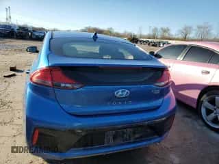 ✅ 2018 Hyundai Ioniq Blue • VIN: KMHC65LC1JU091557 • Лот: 80891314. Размещён на Copart с пробегом 248 287 миль миль. Получите бесплатный доступ к архиву аукционных продаж из США и посмотрите подробный отчёт об истории автомобиля на DreamBid. Изображение 6.