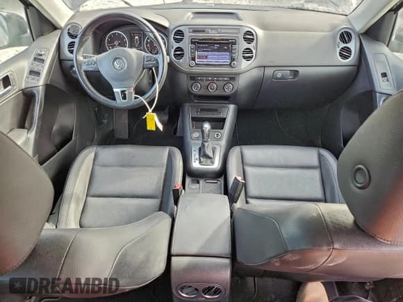 ✅ 2014 Volkswagen Tiguan S • VIN: WVGAV3AX0EW612542 • Lot: 93687315. Wystawiony na Copart z przebiegiem 118 692 mil. Bezpłatny archiwum sprzedaży aukcyjnych z USA i szczegółowy raport historii pojazdu na DreamBid. Zdjęcie 8.