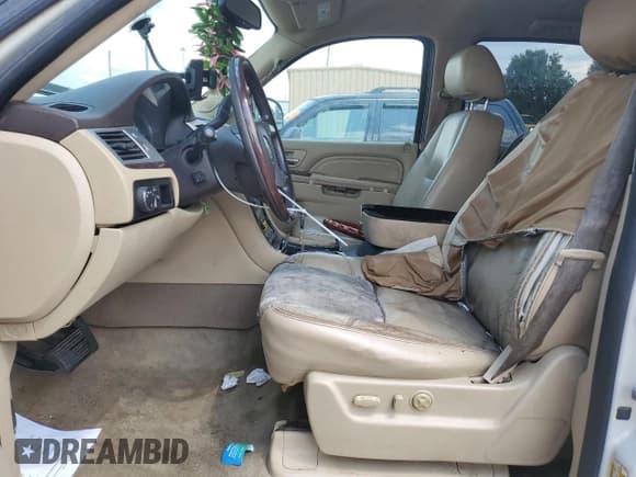 ✅ 2010 Cadillac Escalade • VIN: 1GYUKAEF8AR169401 • Лот: 68390435. Опубликован ранее на Copart с пробегом 308 147 миль. Бесплатный доступ к архиву аукционных продаж из США и подробный отчёт об истории автомобиля на DreamBid. Изображение 7.