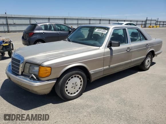 ✅ 1990 Mercedes-Benz 300 SE • VIN: WDBCA24D1LA529716 • Лот: 56581335. Опубликован ранее на Copart с пробегом 122 286 миль. Бесплатный доступ к архиву аукционных продаж из США и подробный отчёт об истории автомобиля на DreamBid. Изображение 1.