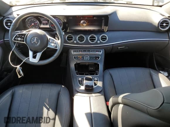 ✅ 2019 Mercedes-Benz E 300 • VIN: WDDZF4KB2KA680613 • Лот: 84463025. Опубликован ранее на Copart с пробегом 30 151 миль. Бесплатный доступ к архиву аукционных продаж из США и подробный отчёт об истории автомобиля на DreamBid. Изображение 8.