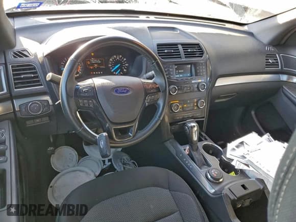 ✅ 2018 Ford Explorer XLT • VIN: 1FM5K8D89JGA55050 • Lot: 90268305. Wystawiony na Copart z przebiegiem 131 207 mil. Bezpłatny archiwum sprzedaży aukcyjnych z USA i szczegółowy raport historii pojazdu na DreamBid. Zdjęcie 8.