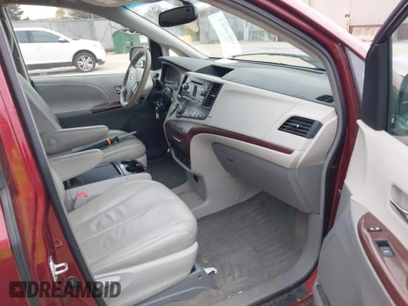 ✅ 2011 Toyota Sienna XLE AAS • VIN: 5TDYK3DC0BS131092 • Lot: 43567083. Listed on IAAI with 274,743 mi. Free auction sales archive from the USA and detailed vehicle history report at DreamBid. Image 5.