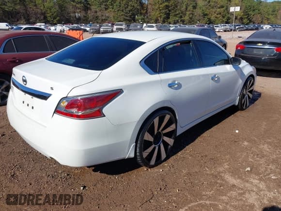 ✅ 2015 Nissan Altima S • VIN: 1N4AL3AP4FC494322 • Lot: 43657058. Wystawiony na IAAI z przebiegiem 220 976 mil. Bezpłatny archiwum sprzedaży aukcyjnych z USA i szczegółowy raport historii pojazdu na DreamBid. Zdjęcie 4.