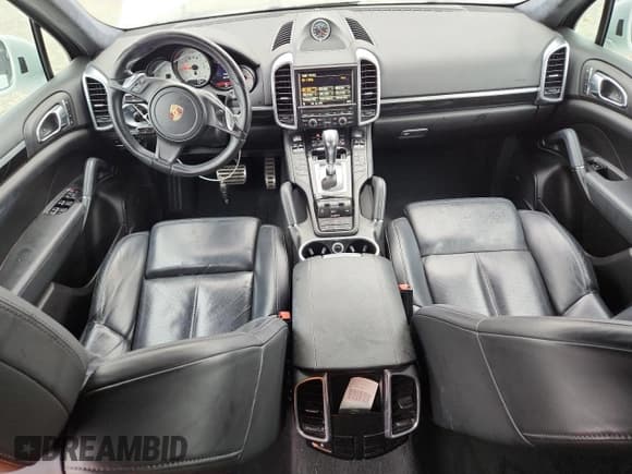 ✅ 2013 Porsche Cayenne GTS • VIN: WP1AD2A25DLA70844 • Lot: 90780735. Wystawiony na Copart z przebiegiem 98 226 mil. Bezpłatny archiwum sprzedaży aukcyjnych z USA i szczegółowy raport historii pojazdu na DreamBid. Zdjęcie 8.