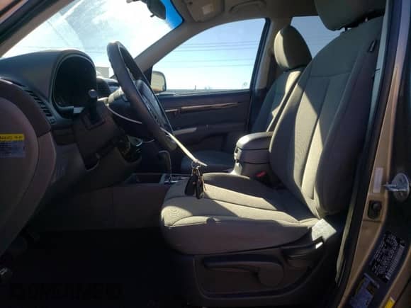 ✅ 2011 Hyundai Santa Fe GLS • VIN: 5XYZGDAB9BG026927 • Lot: 82321375. Listed on Copart with 219,074 mi. Free auction sales archive from the USA and detailed vehicle history report at DreamBid. Image 7.