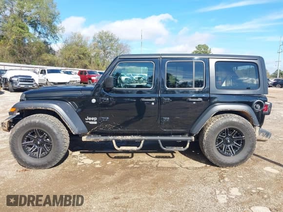 ✅ 2020 Jeep Wrangler Unlimited Sport S • VIN: 1C4HJXDN2LW275305 • Lot: 43779048. Wystawiony na IAAI z przebiegiem 86 074 mil. Bezpłatny archiwum sprzedaży aukcyjnych z USA i szczegółowy raport historii pojazdu na DreamBid. Zdjęcie 14.