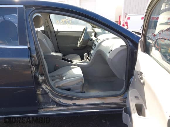 2012 Chevrolet Malibu 2LT z VIN 1G1ZD5EU4CF123265, wystawiony jako IAAI lot #43399908 z przebiegiem 146 993 mil mil oraz . Historia ofert i sprzedaży dostępna na DreamBid. Obrazek 5.