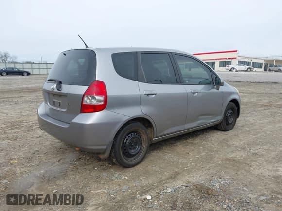 ✅ 2007 Honda Fit • VIN: JHMGD38457S036081 • Лот: 43832288. Опубликован ранее на IAAI с пробегом 16 751 миль. Бесплатный доступ к архиву аукционных продаж из США и подробный отчёт об истории автомобиля на DreamBid. Изображение 4.