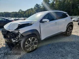 ✅ 2022 Hyundai Kona Limited • VIN: KM8K53A30NU879290 • Lot: 80987045. Wystawiony na Copart z przebiegiem 95 596 mil. Bezpłatny archiwum sprzedaży aukcyjnych z USA i szczegółowy raport historii pojazdu na DreamBid. Zdjęcie 1.