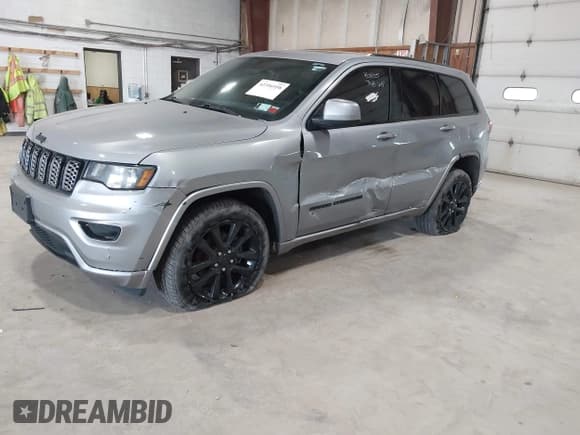 ✅ 2018 Jeep Grand Cherokee Altitude • VIN: 1C4RJFAG1JC249720 • Lot: 42396958. Wystawiony na IAAI z przebiegiem 93 209 mil. Bezpłatny archiwum sprzedaży aukcyjnych z USA i szczegółowy raport historii pojazdu na DreamBid. Zdjęcie 20.